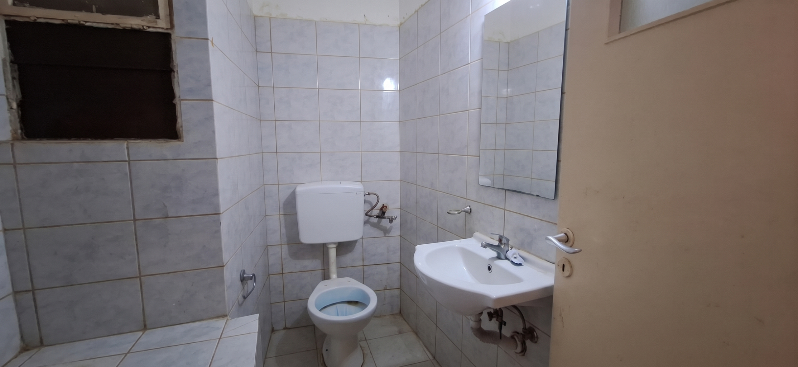 Property with courtyard – Ampelokipoi