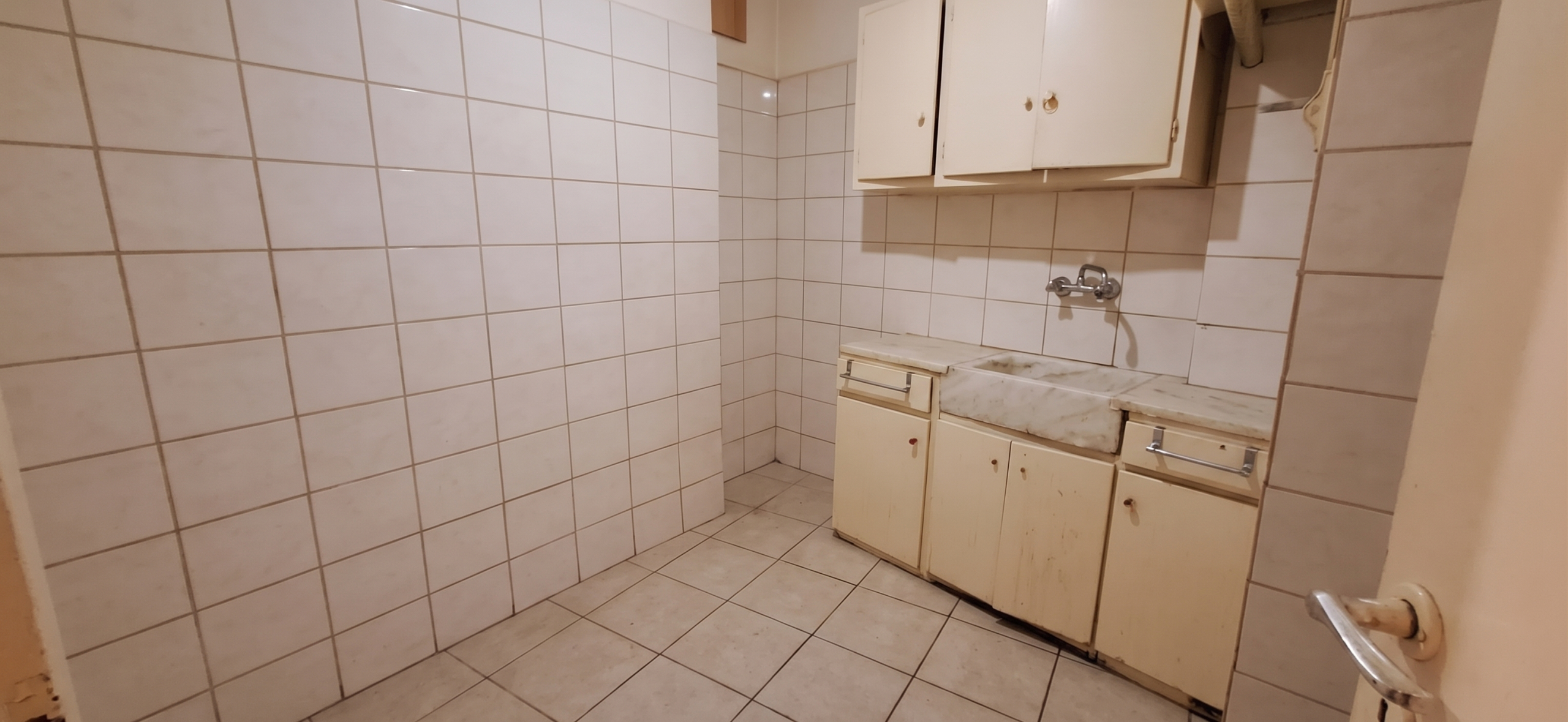 Property with courtyard – Ampelokipoi