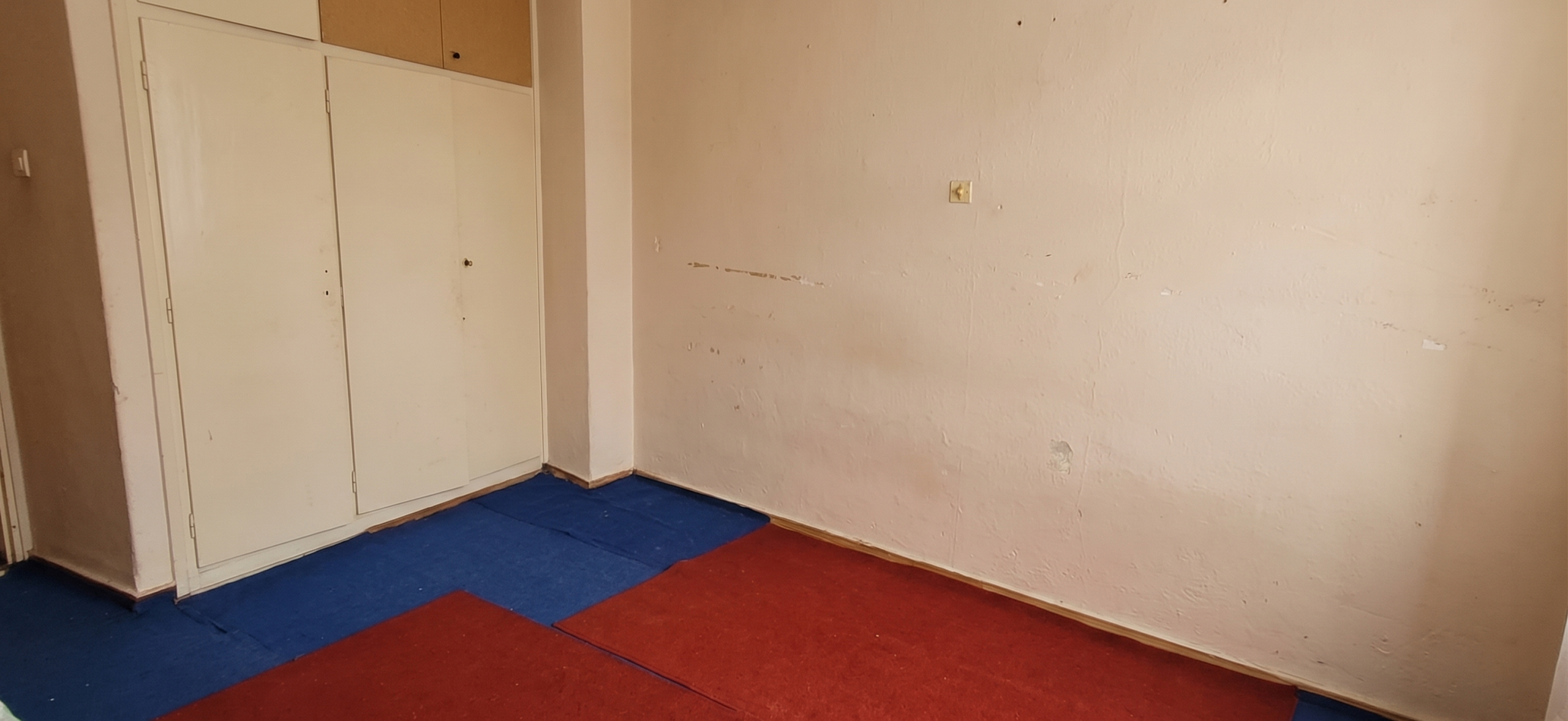 Property with courtyard – Ampelokipoi